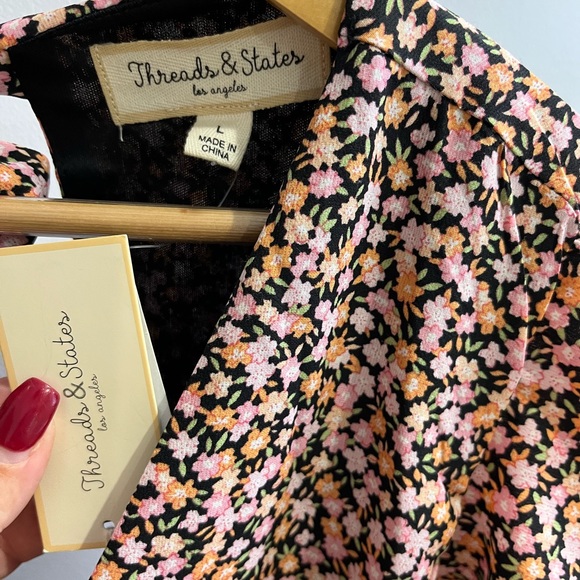 Threads and States Los Angeles, Beautiful floral mini dress! - Picture 5 of 5